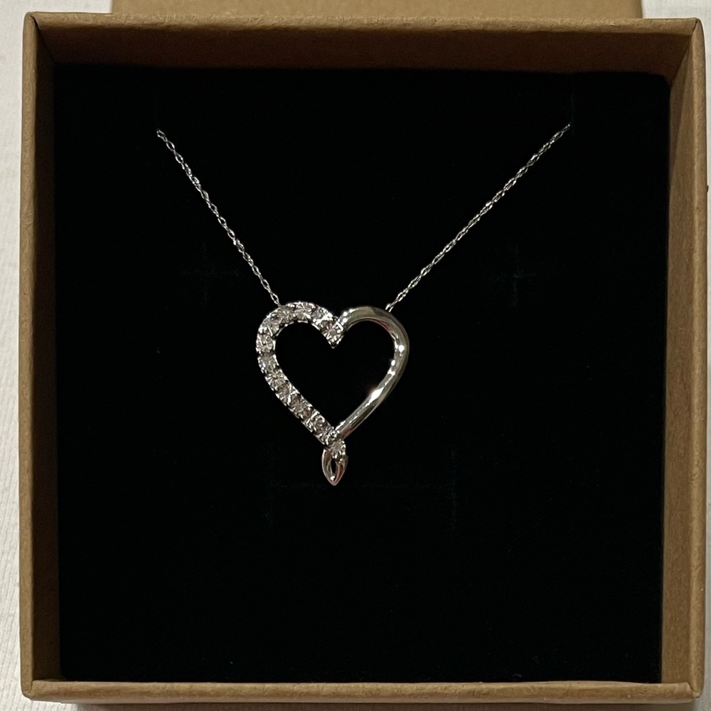 🆕 Women’s heart shape sterling silver necklace